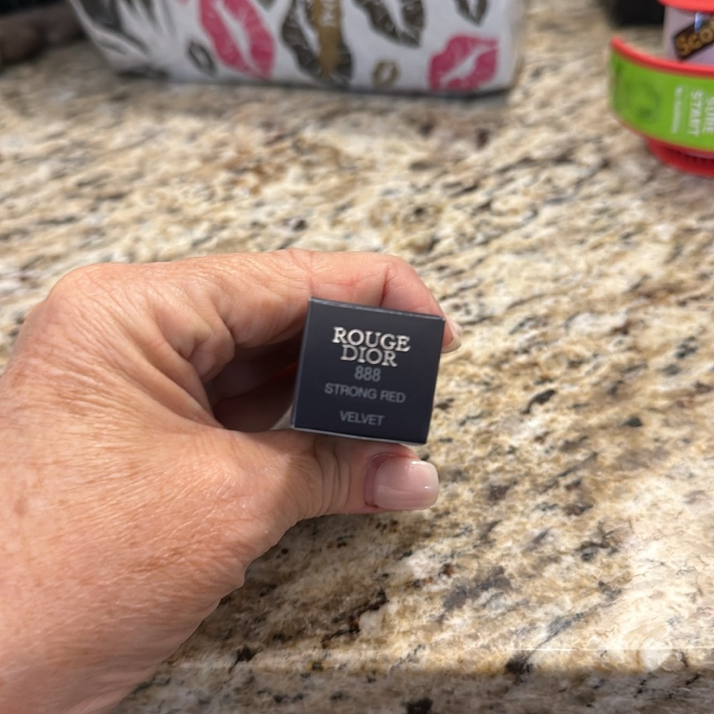 Rouge Dior Strong Red Velvet #888 - Picture 5 of 5